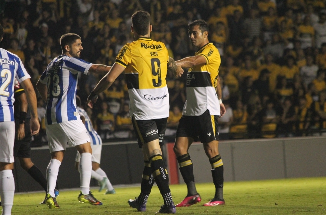Brusque e Concórdia empatam sem gols em jogo com expulsão de goleiro